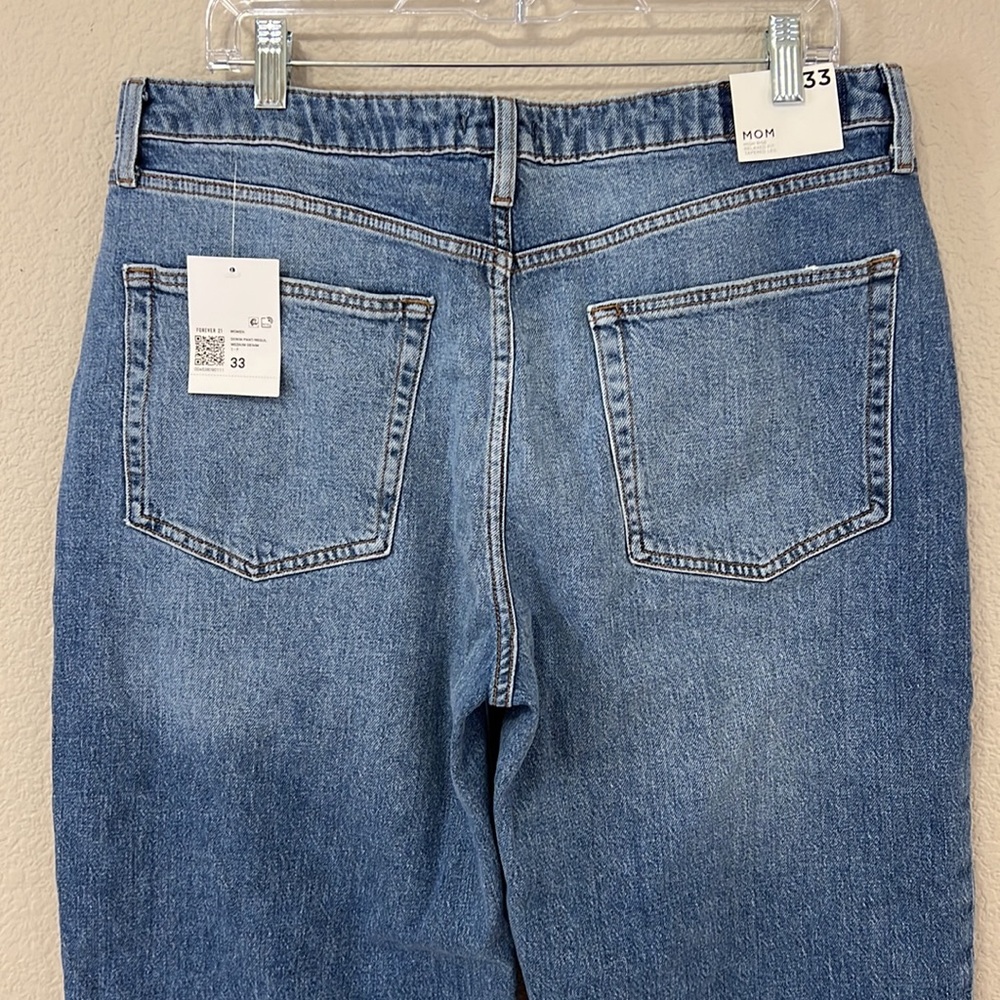 NWT FOREVER21 High-Rise Relaxed Fit Jean - Picture 6 of 16